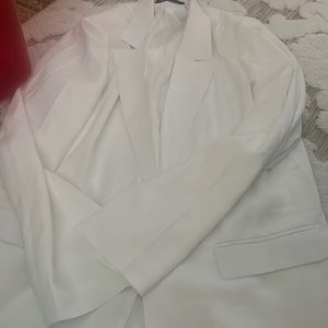 Fairy thin, white blazer with shoulder pads